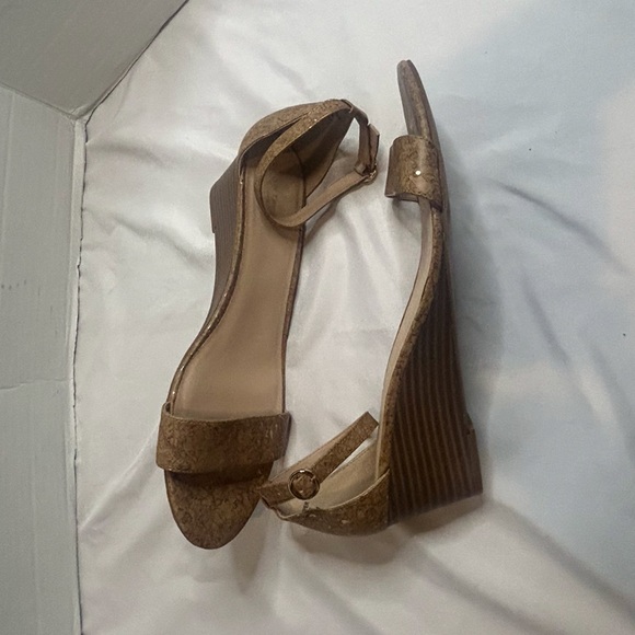 ANN TAYLOR SANDALS - Picture 7 of 13